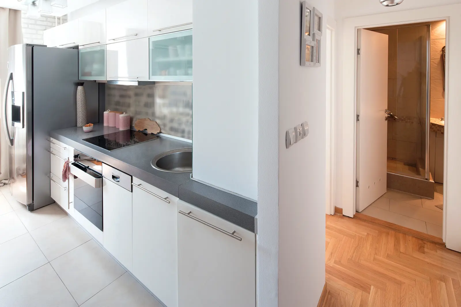 Cocina abierta renovada en segunda residencia de Vila-seca
