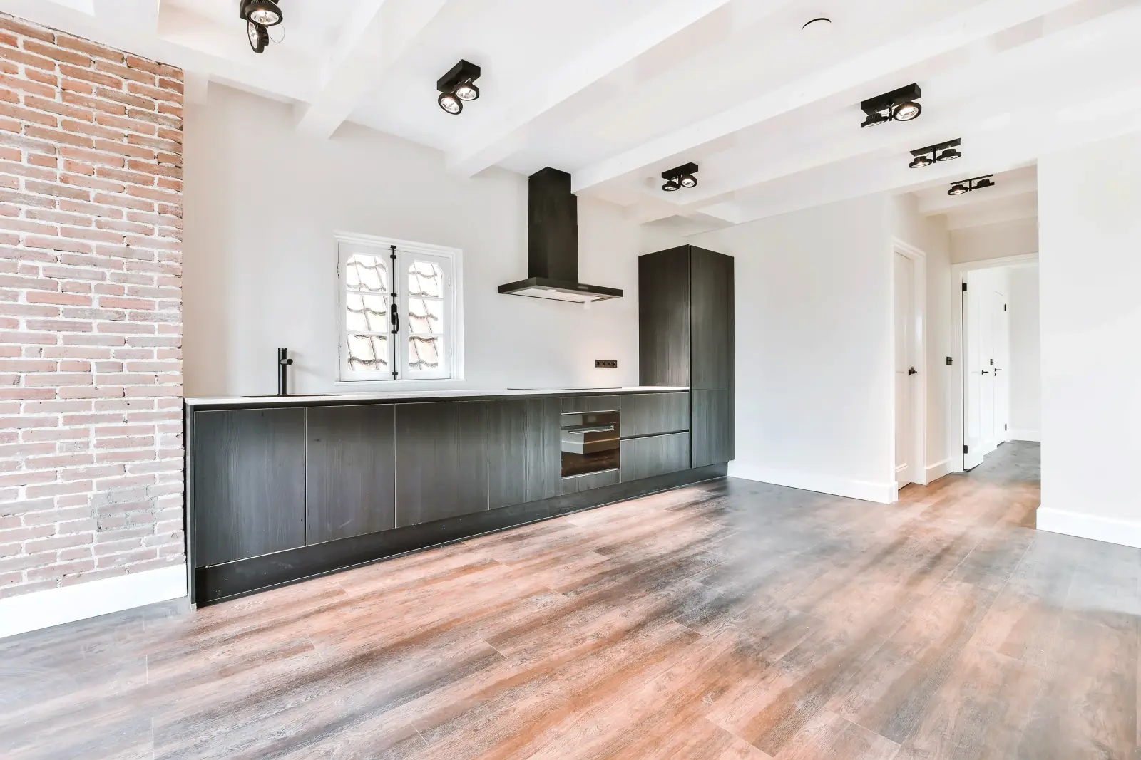 Cocina con isla central en chalet de Els Boscos, Vila-seca