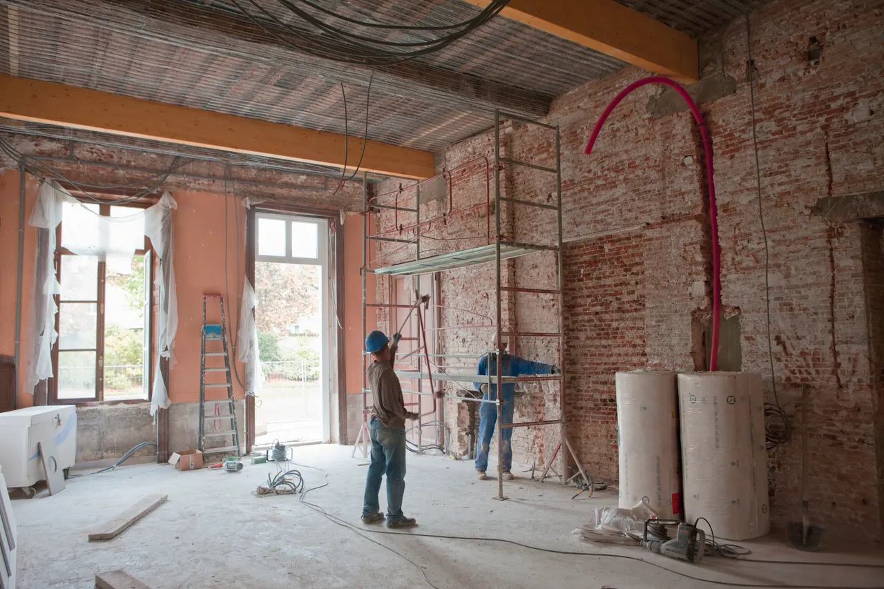 Obra con plantilla propia